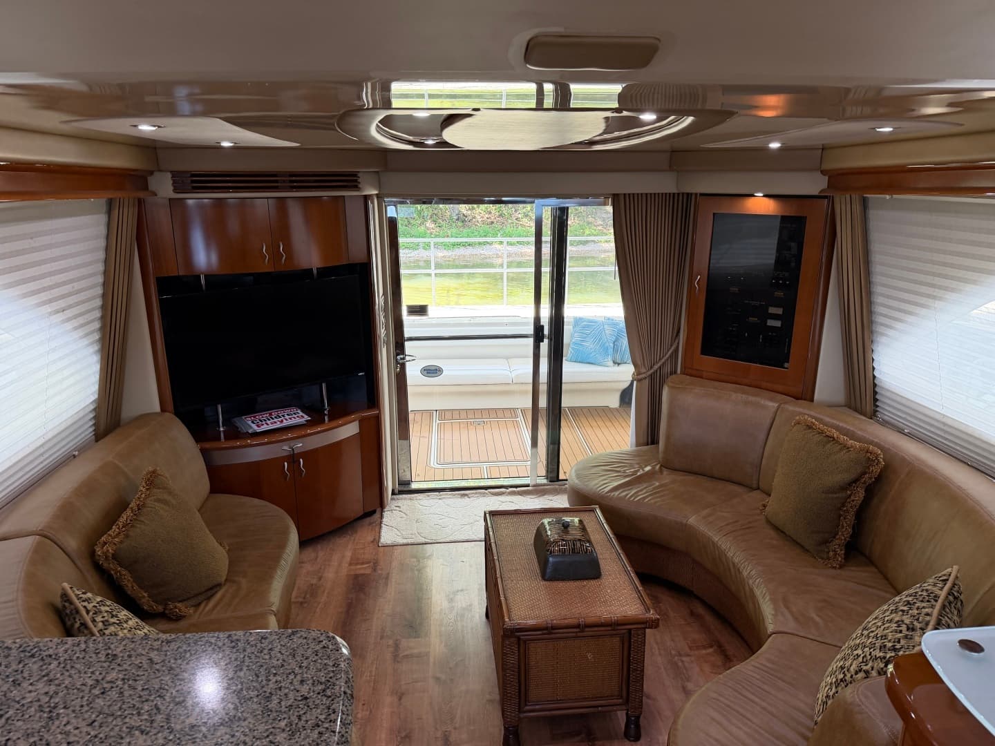 2005 Sea Ray 550 SEDAN BRIDGE - Image 31