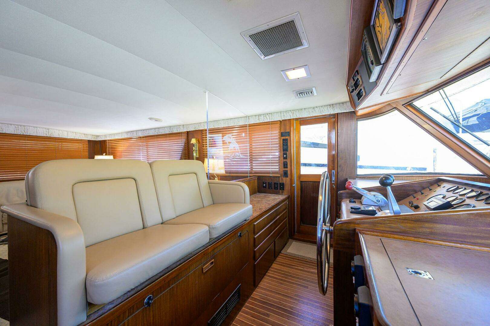 1987 Hatteras 63 Motor Yacht - Image 19