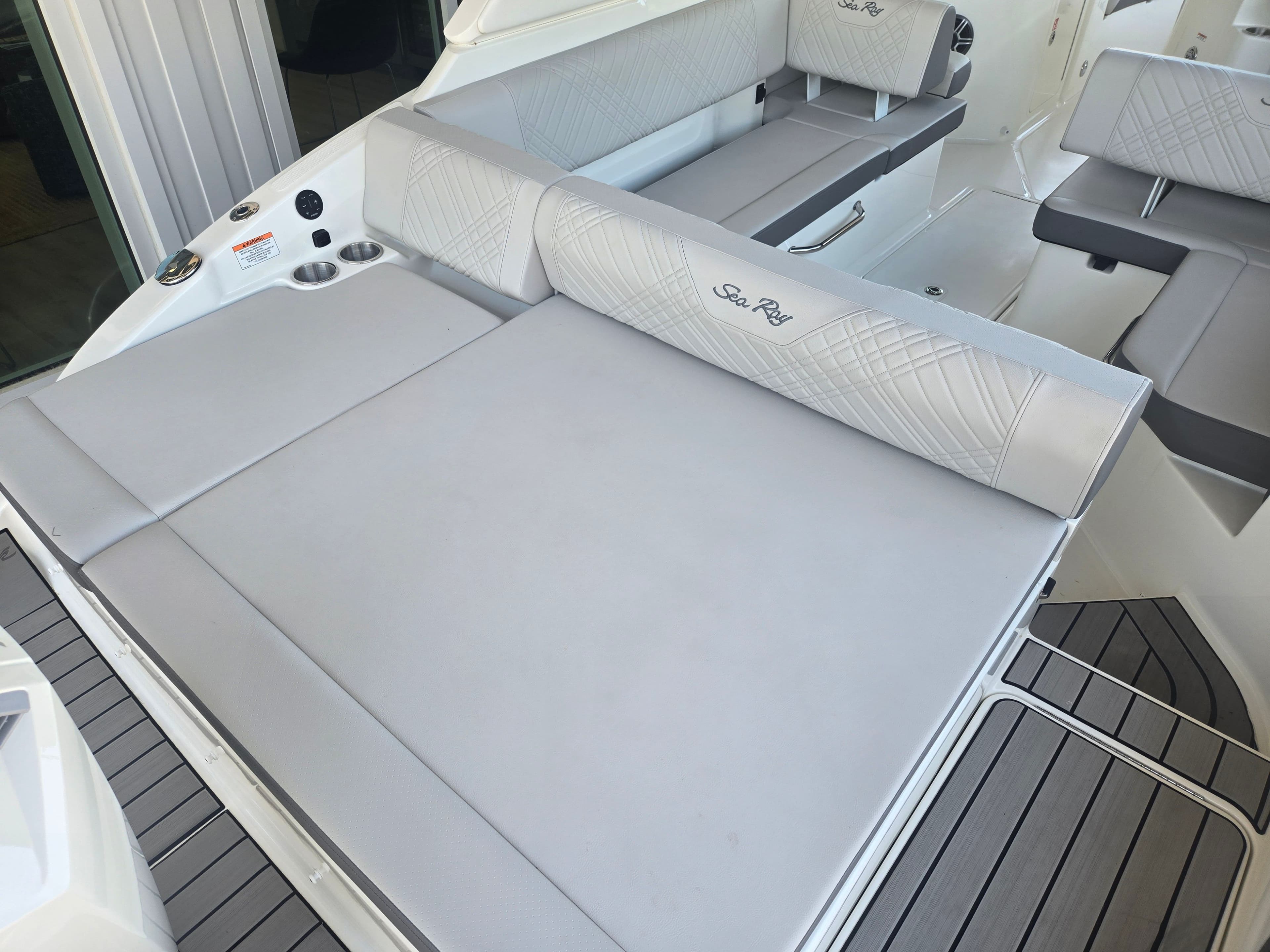 2026 Sea Ray SDX 250 Outboard - 4