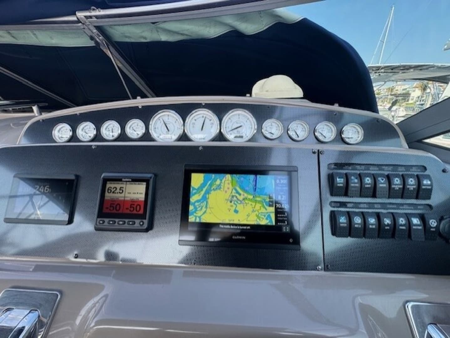 2006 Larson 370 Cabrio - Image 40
