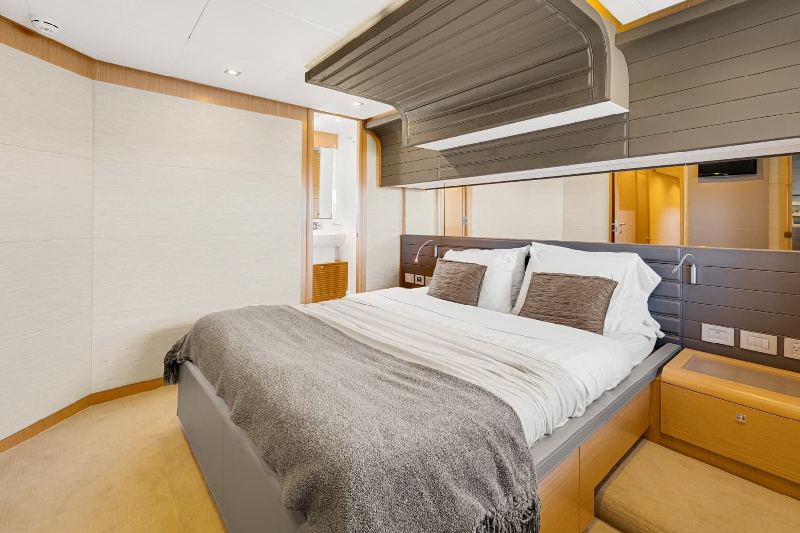 2013 Ferretti Yachts F800 - Image 50