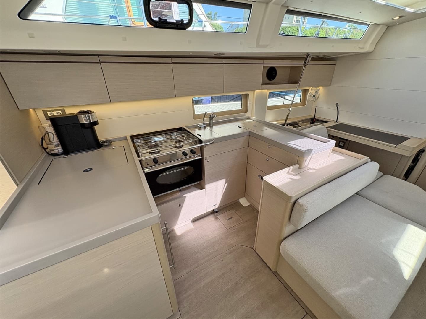 2020 Beneteau Oceanis 51.1 - Image 18