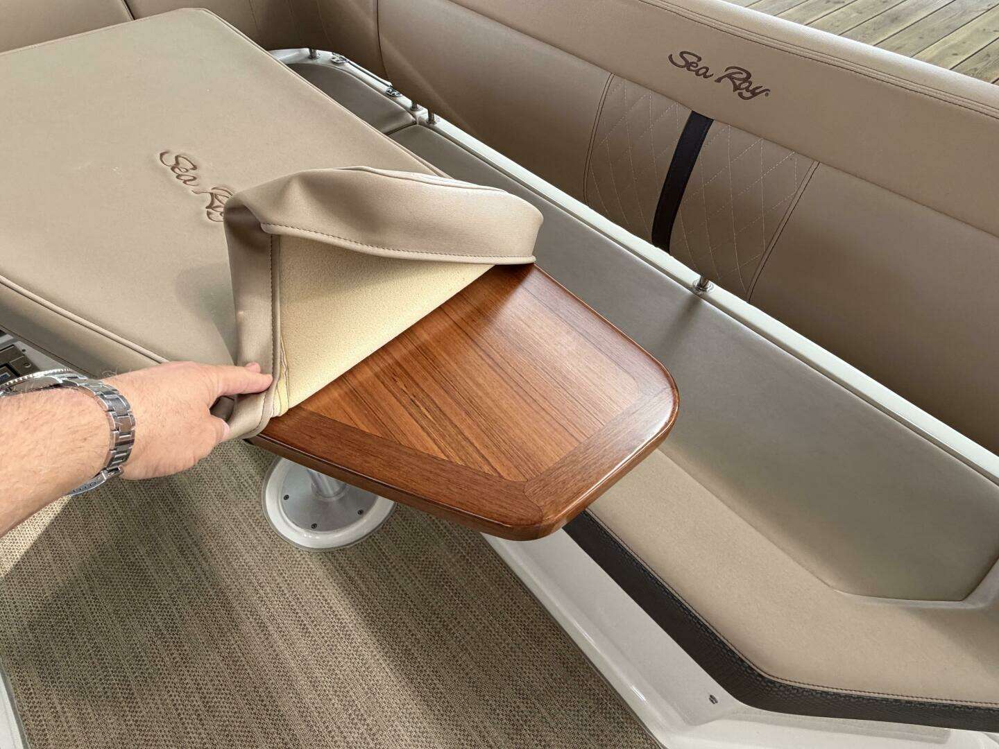 2017 Sea Ray 400 Sundancer - Image 13