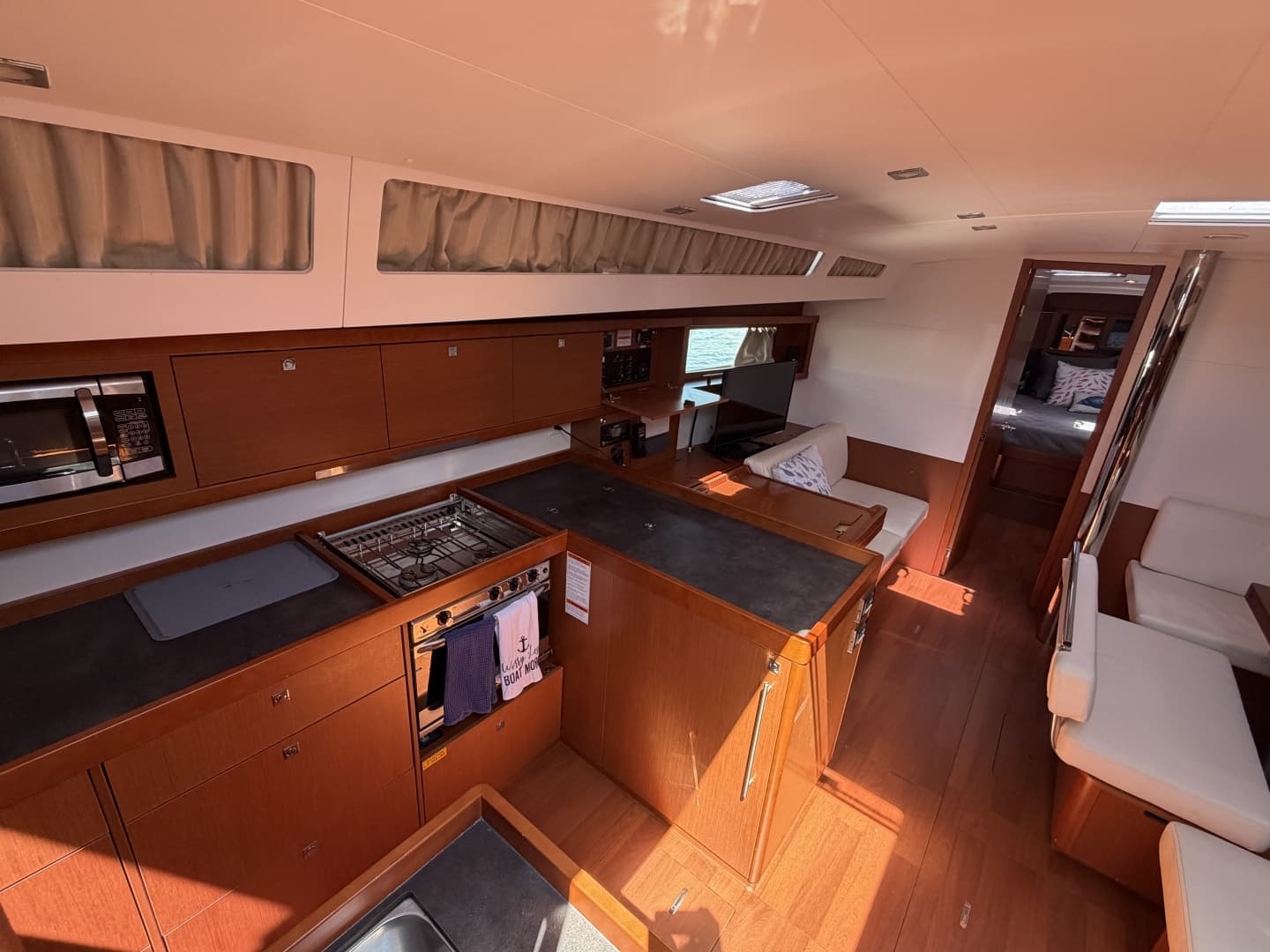 2016 Beneteau 48 - Image 32