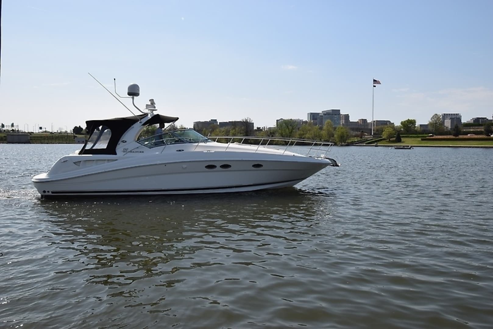 2004 Sea Ray 390 Sundancer - Image 3