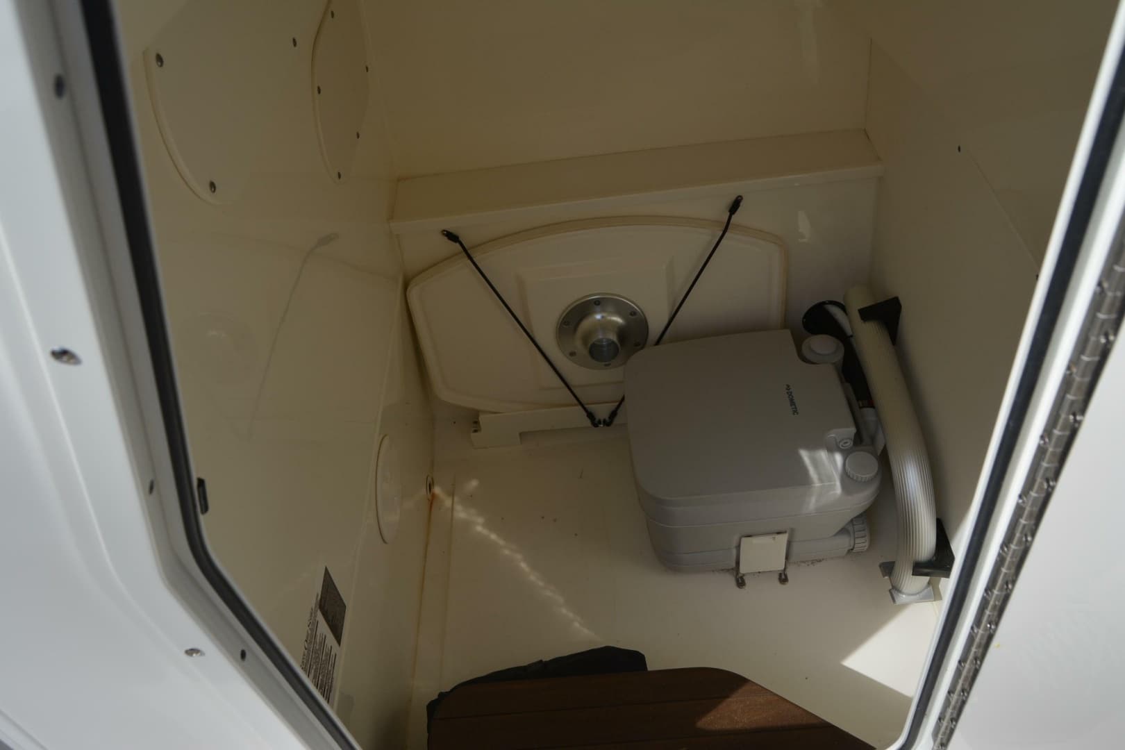 2021 Boston Whaler 270 Dauntless - Image 23
