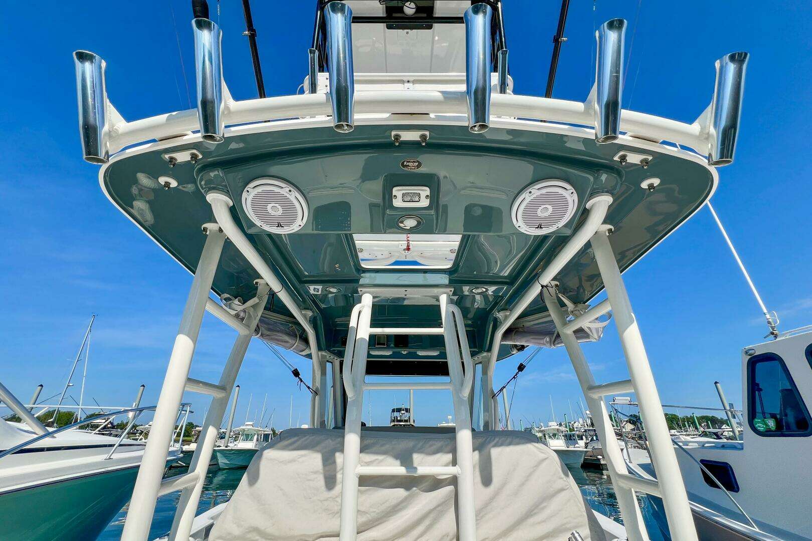 2017 Everglades 355 CC - Image 13