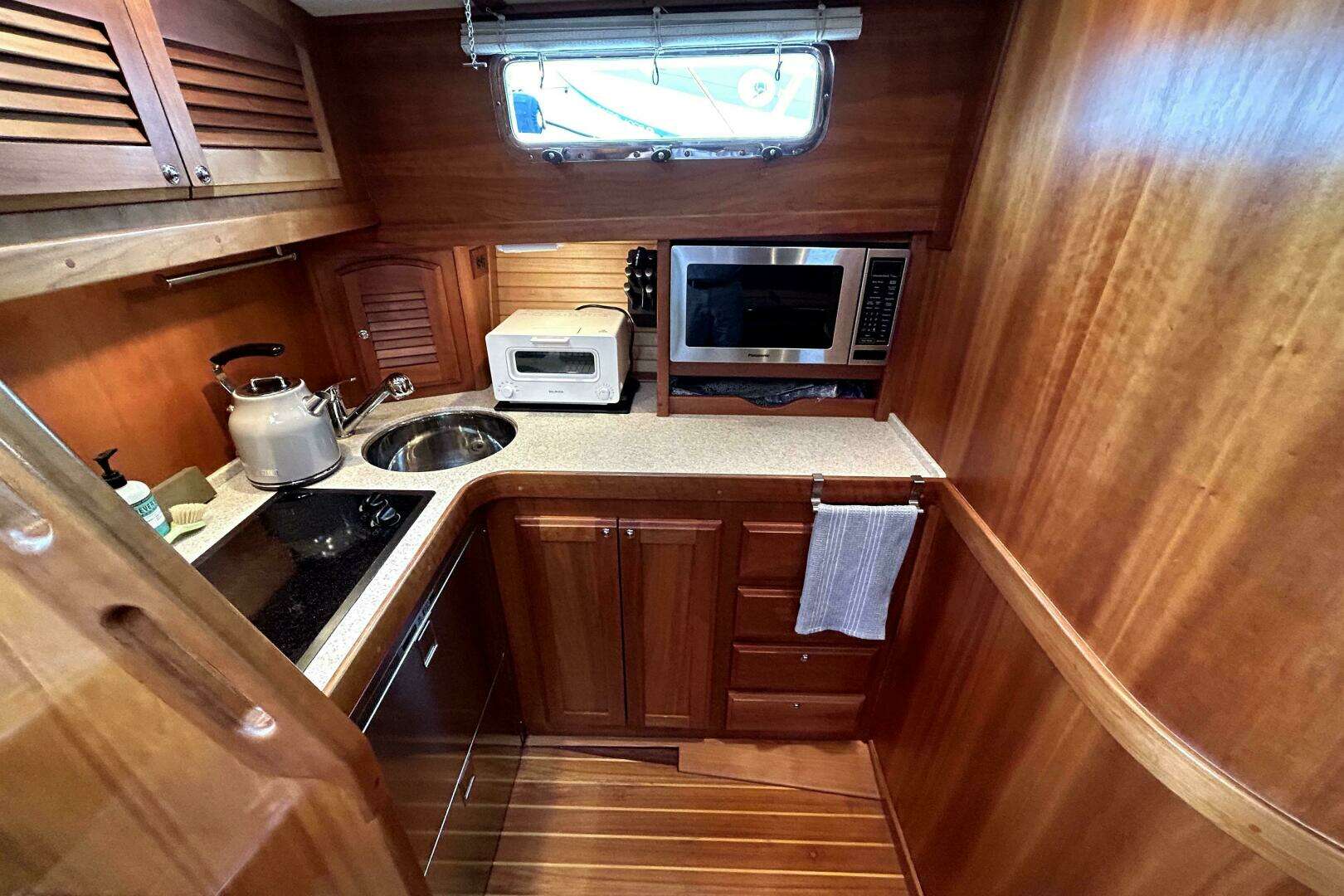 2006 Sabre 38 Hard Top Express - Image 15