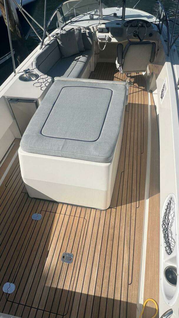 2013 Vanquish 24 Runabout - Image 9