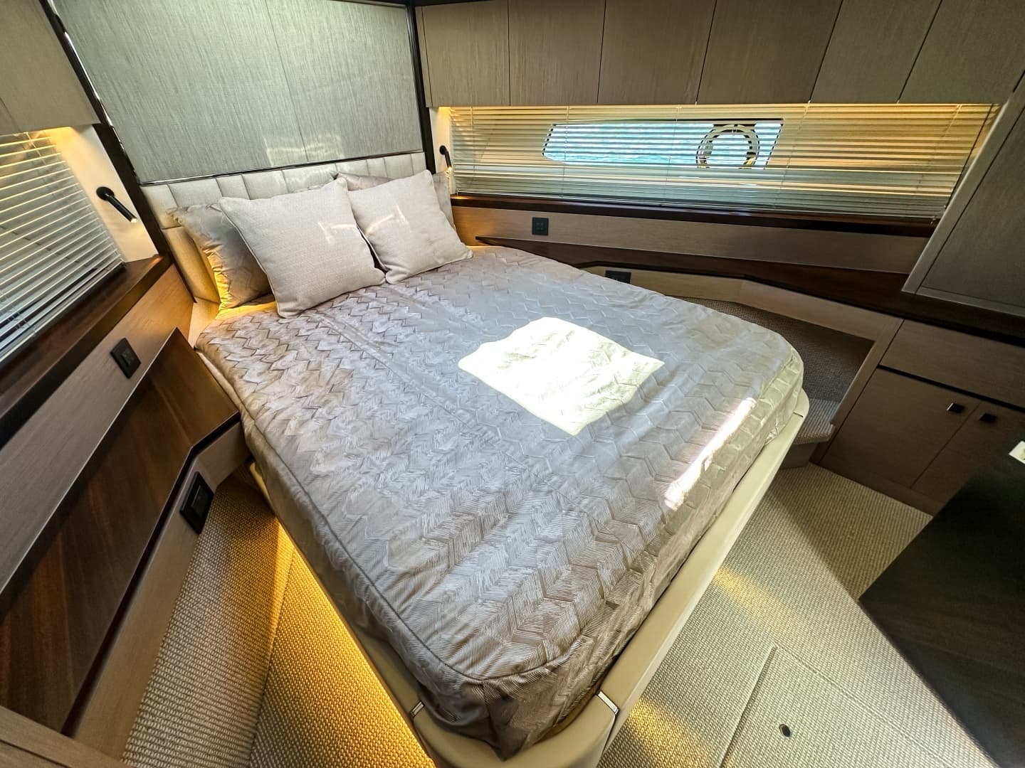 2024 Sunseeker 55 Manhattan - Image 64