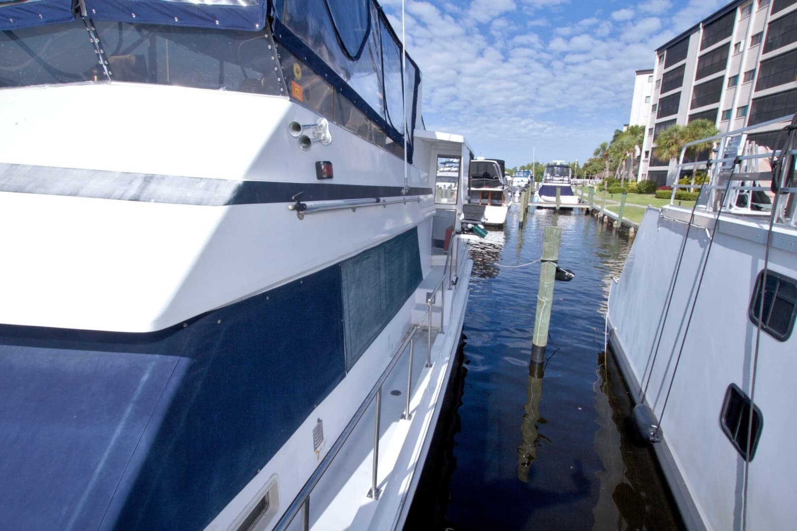 1984 Present Yachts 42 Sundeck - Image 10