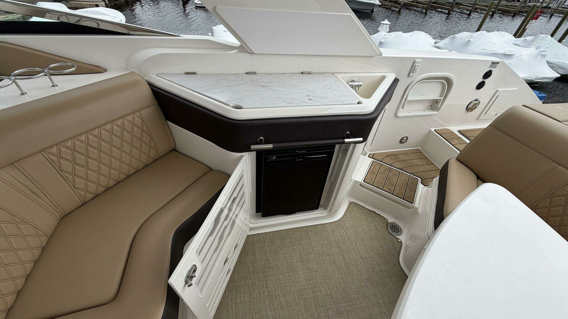 2023 Sea Ray SLX 310 OB - Image 27