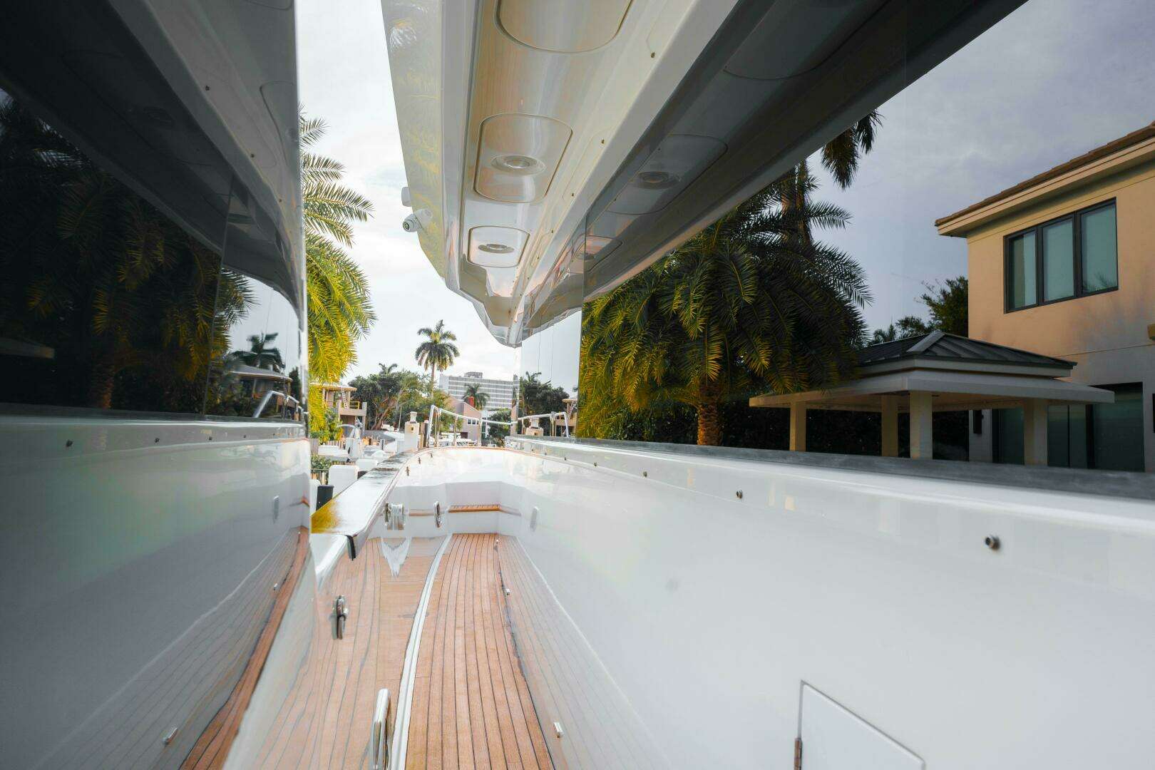 2020 Sirena 64 - Image 30