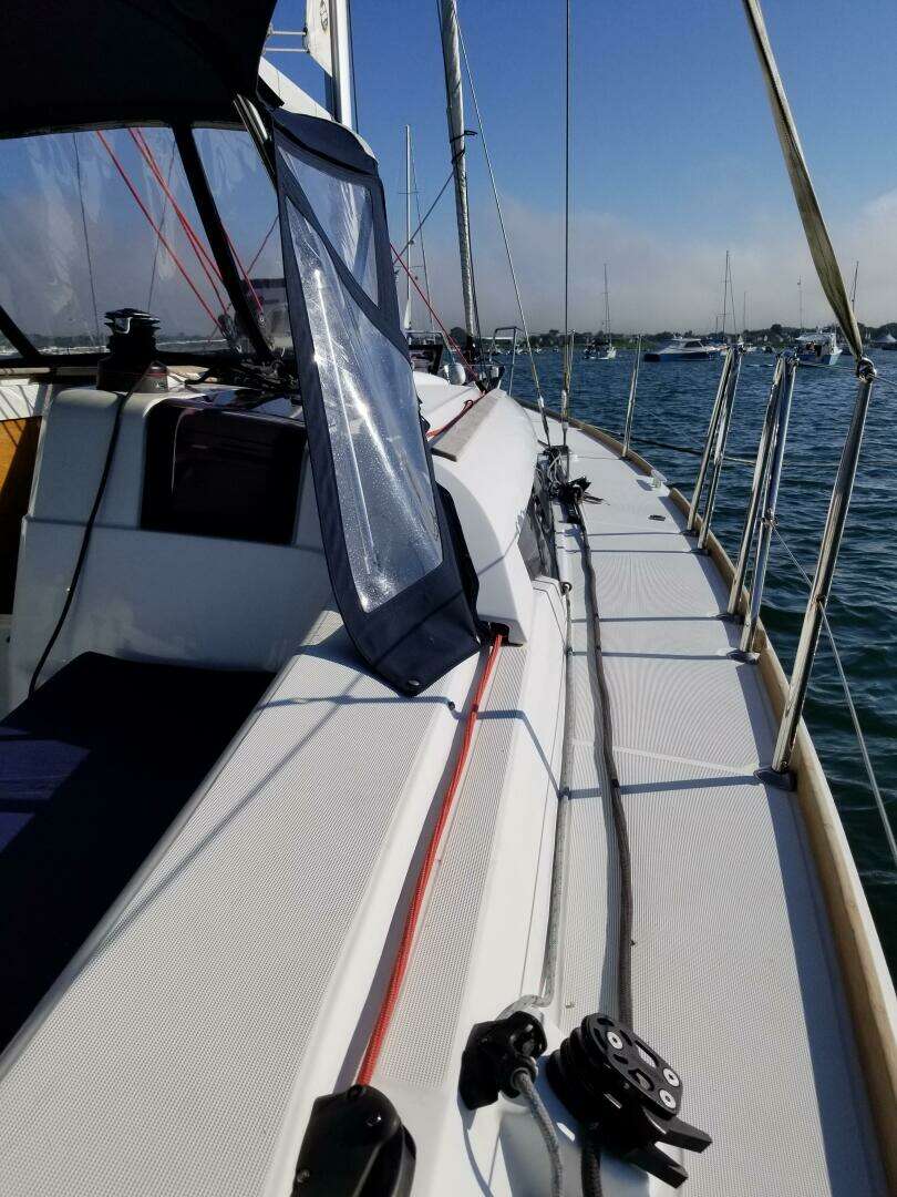 2016 Jeanneau 379 - Image 4