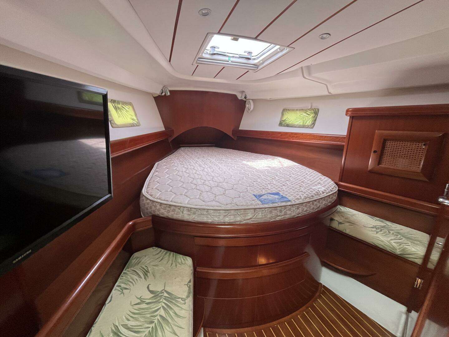 2005 Beneteau 423 - Image 29
