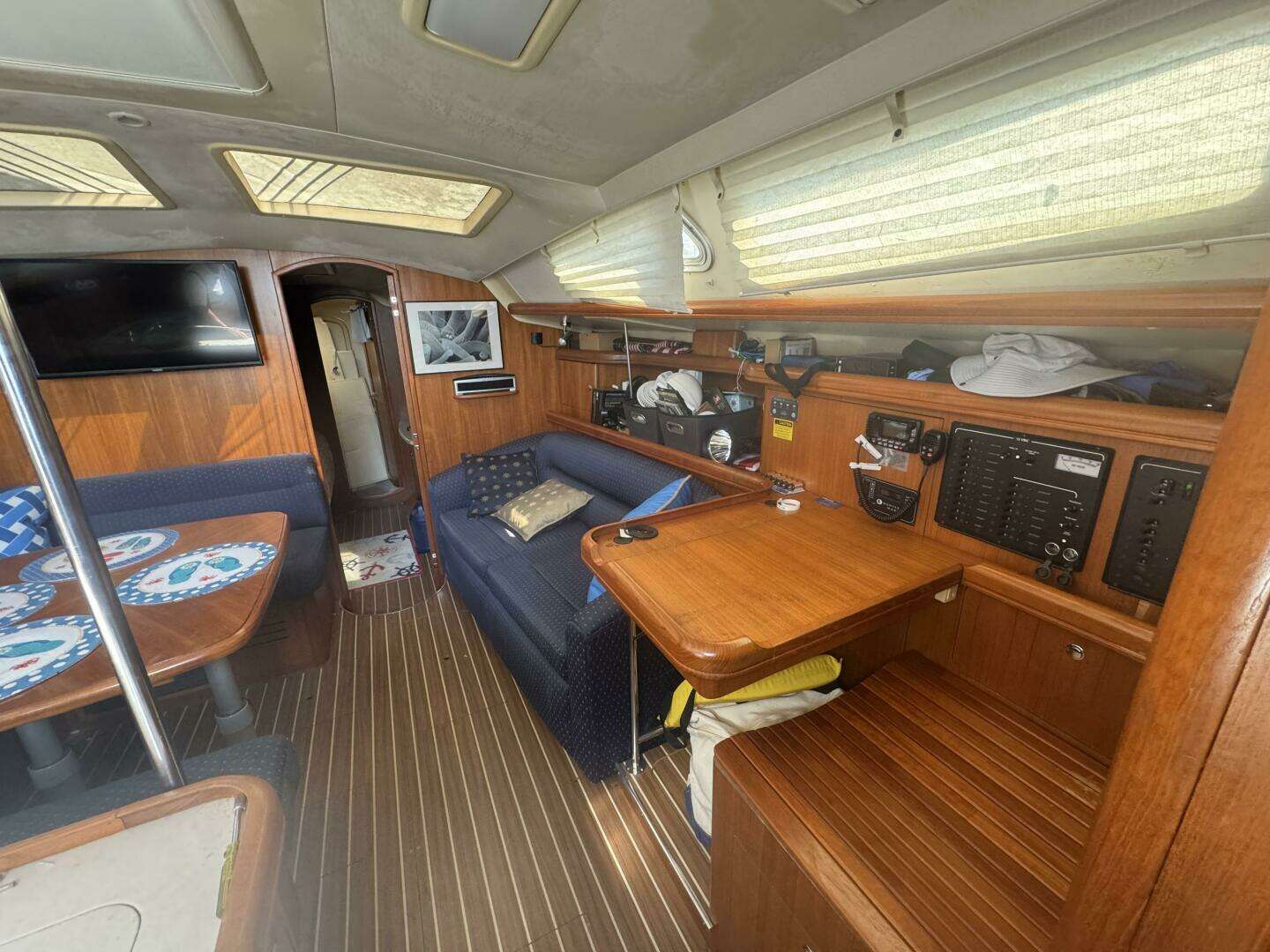 2004 Hunter — - Image 22