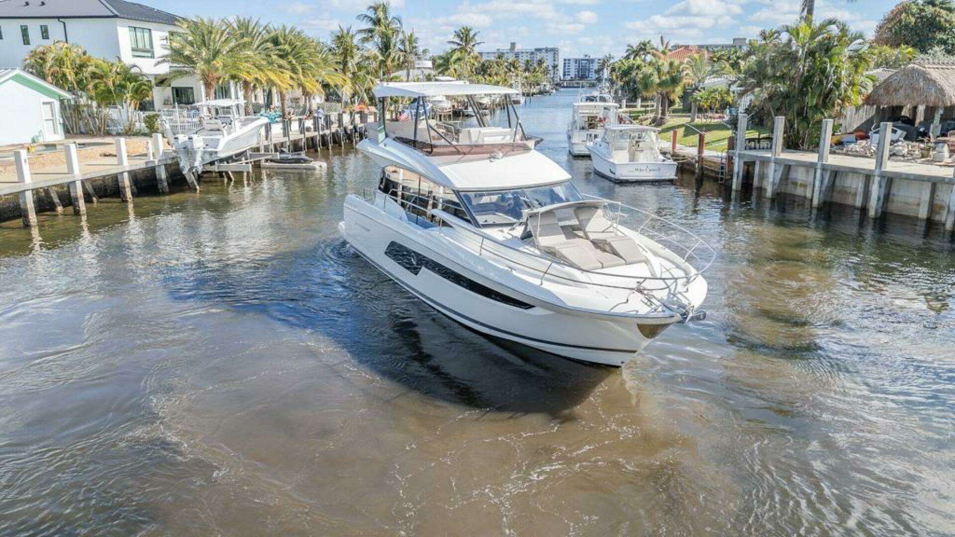 2021 Prestige 520 Flybridge - Image 11