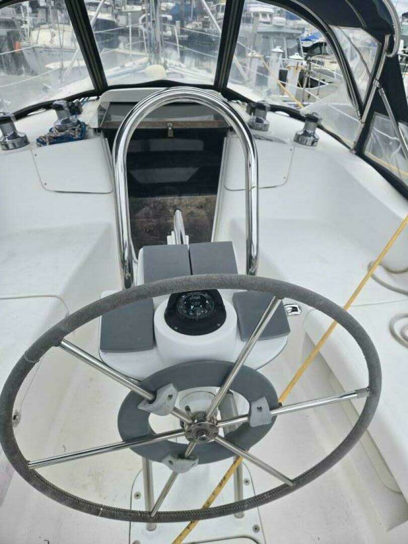 2002 Hunter 356 - Image 6