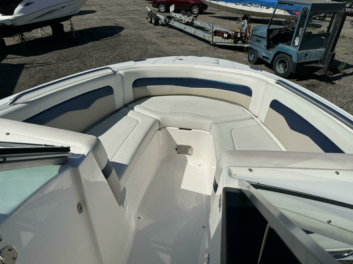 2014 Chaparral 246 SSI - Image 16