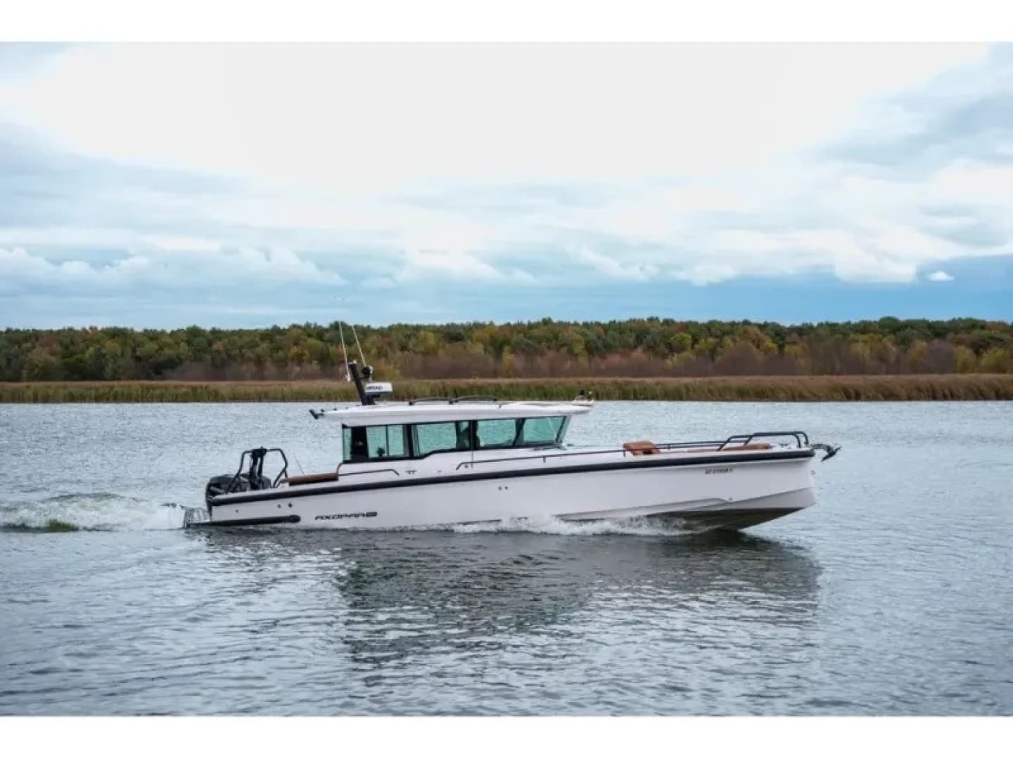 2022 Axopar 37 XC CROSS CABIN - Image 2
