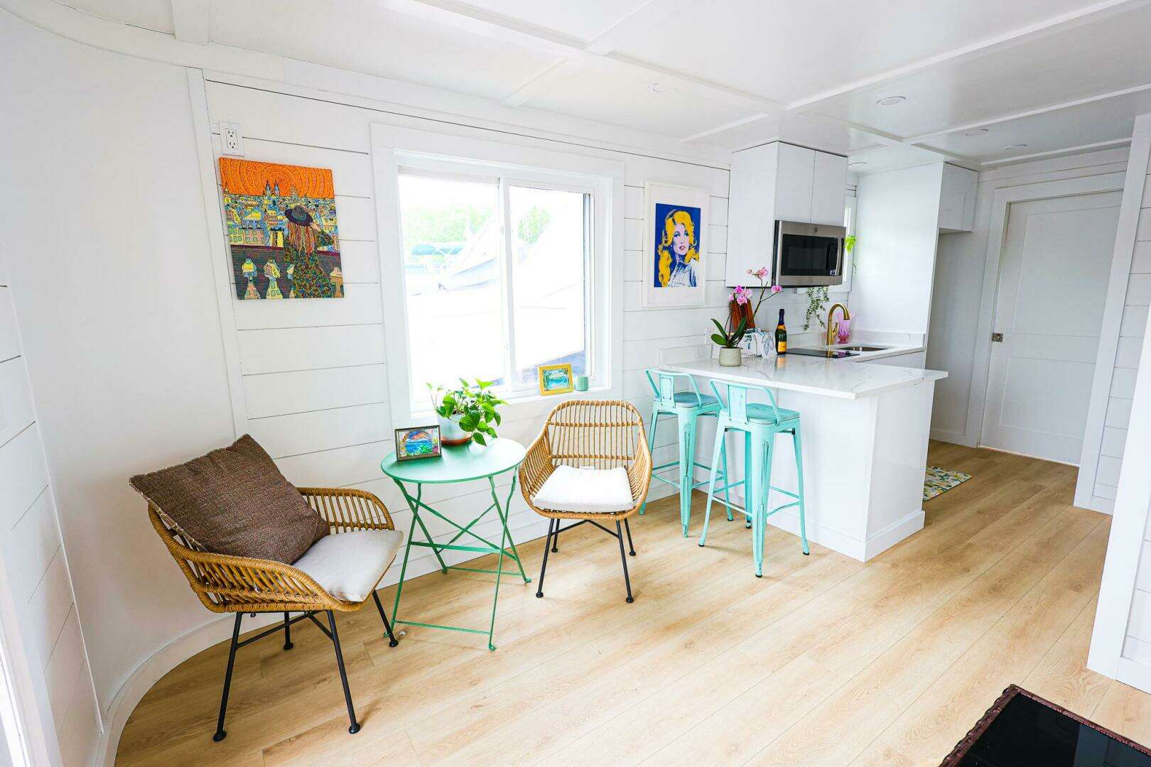 2025 Custom Hank's 40 Houseboat - Image 2