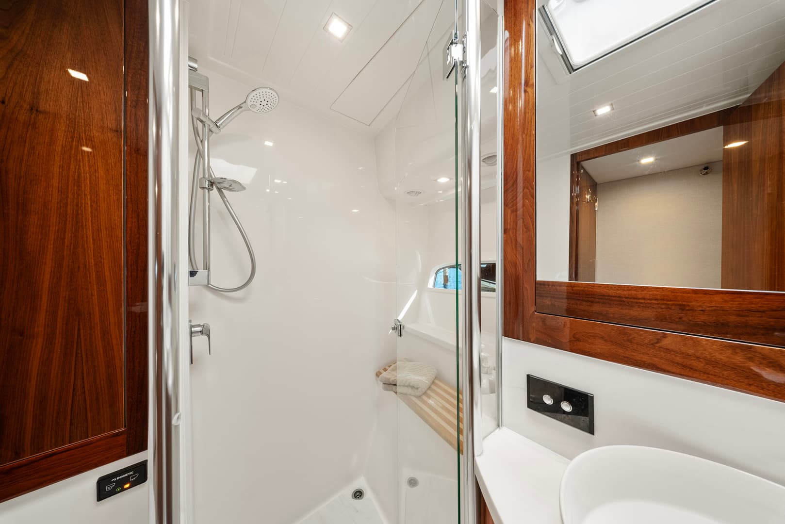 2024 Riviera 6000 SPORT YACHT - Image 71