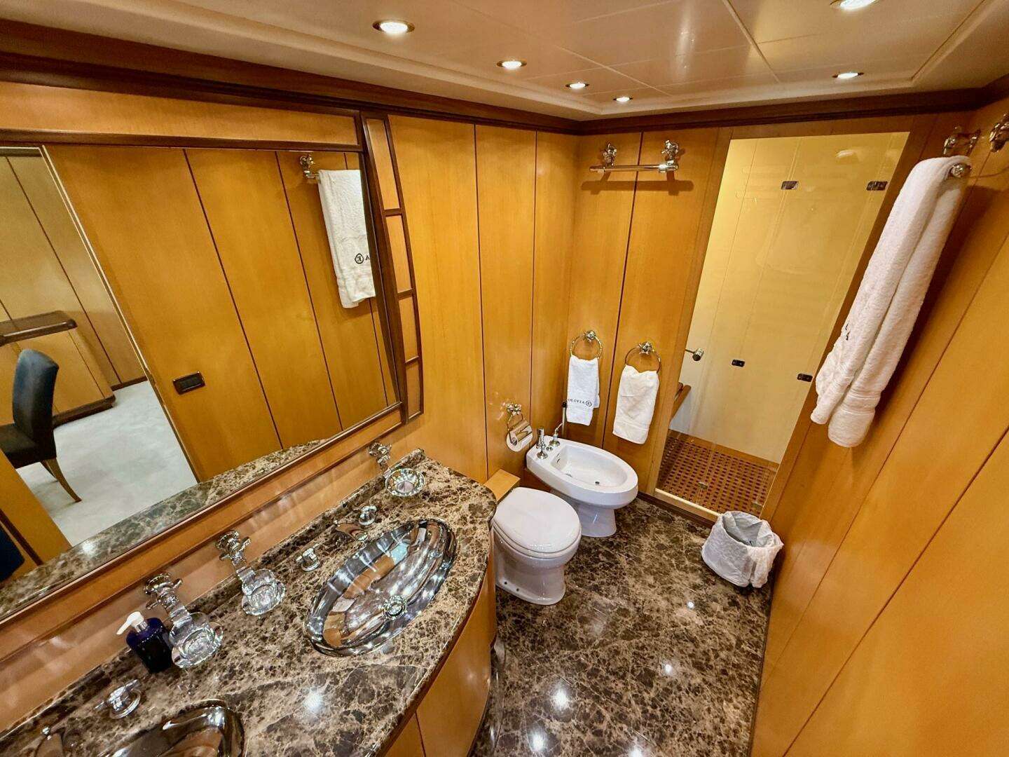 2005 Mangusta 92 - Image 13