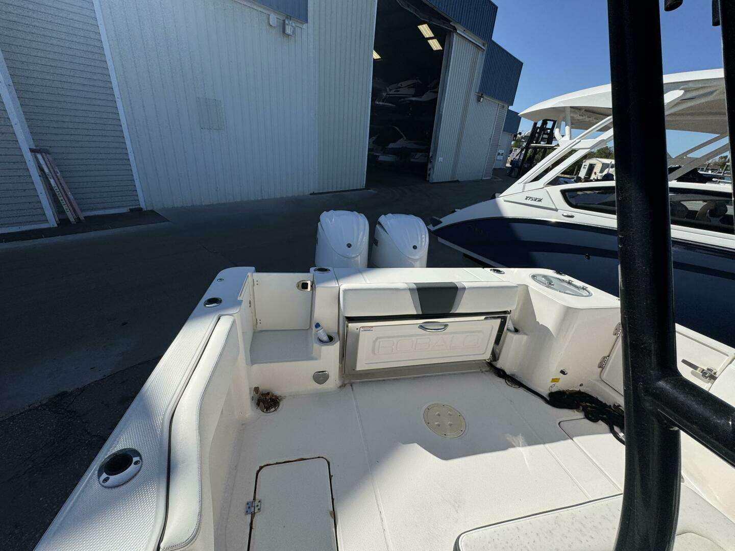 2023 Robalo R270 Center Console - Image 49