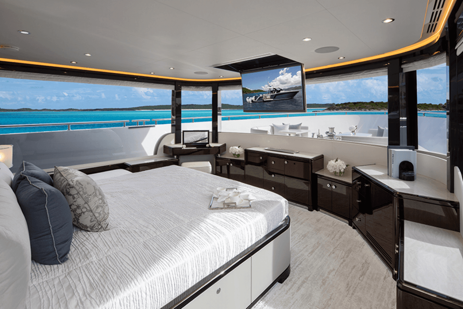2027 Ocean Alexander 37L - Image 32