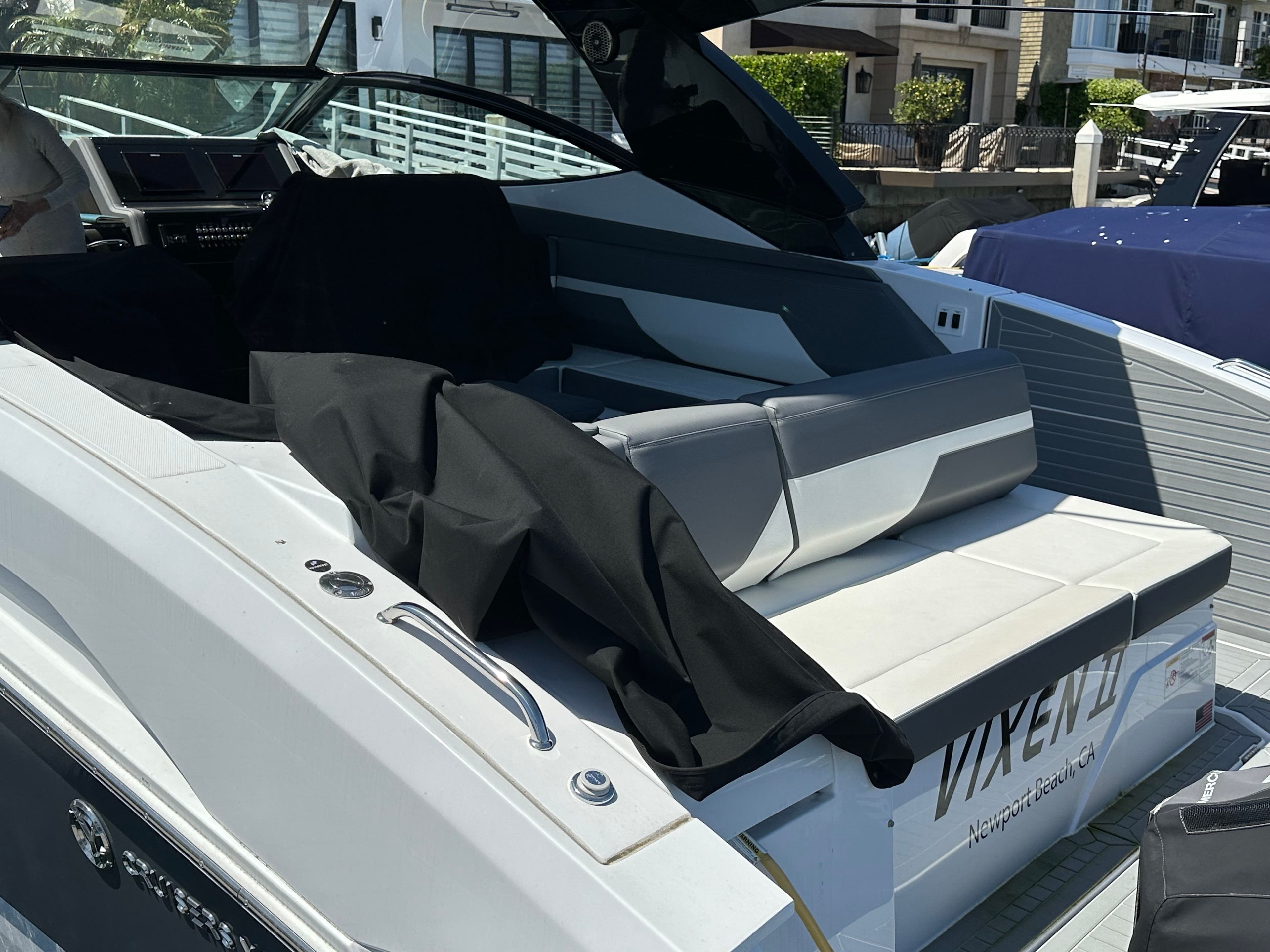 2021 Cruisers Yachts 38 GLS - 29