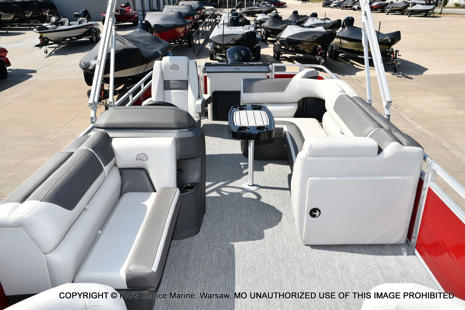 2026 Sun Tracker Fishin' Barge 22 DLX w/115HP Pro-XS 4 Stroke - 23