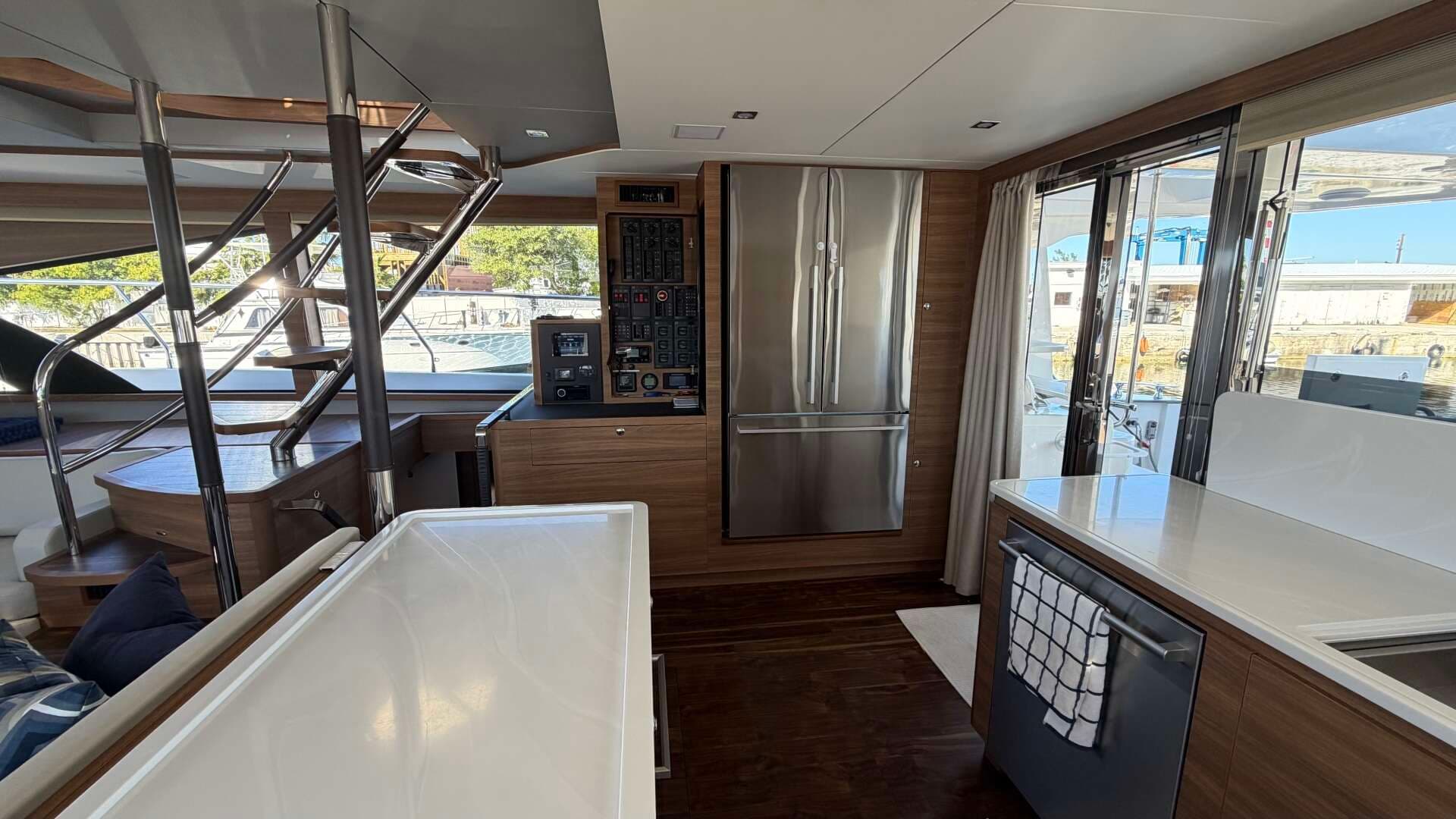 2025 Aquila 54 ENCLOSED BRIDGE - Image 27