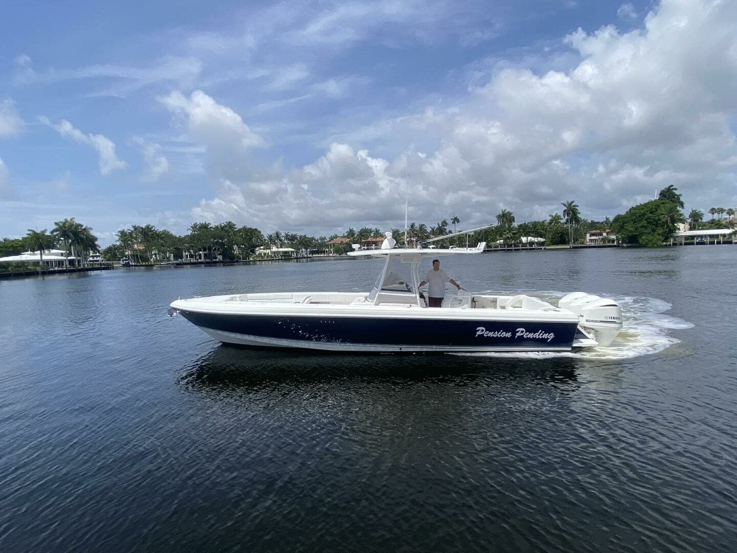 2006 Intrepid 370 - Image 2