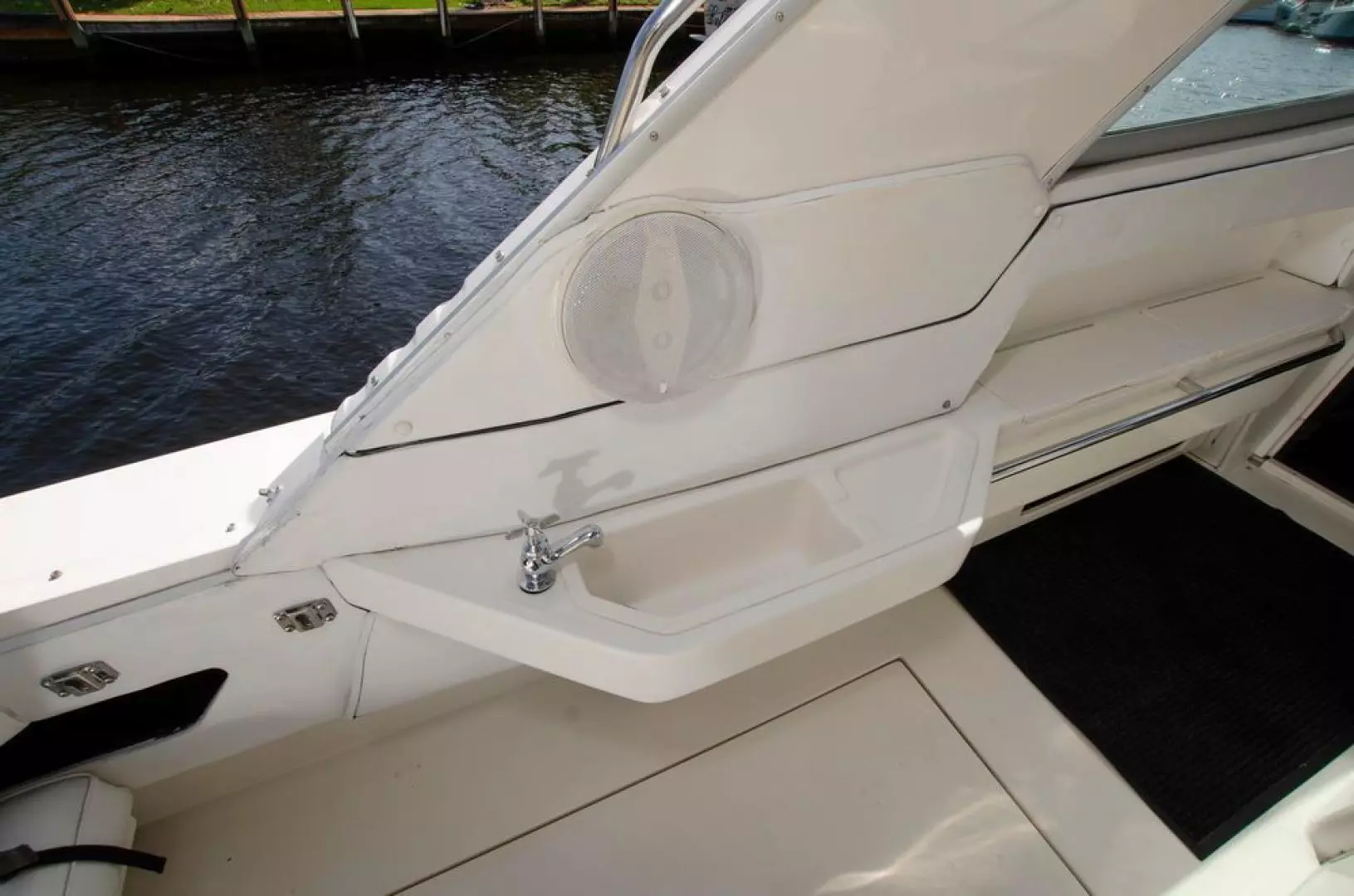 1993 Sea Ray Sundancer - Image 8