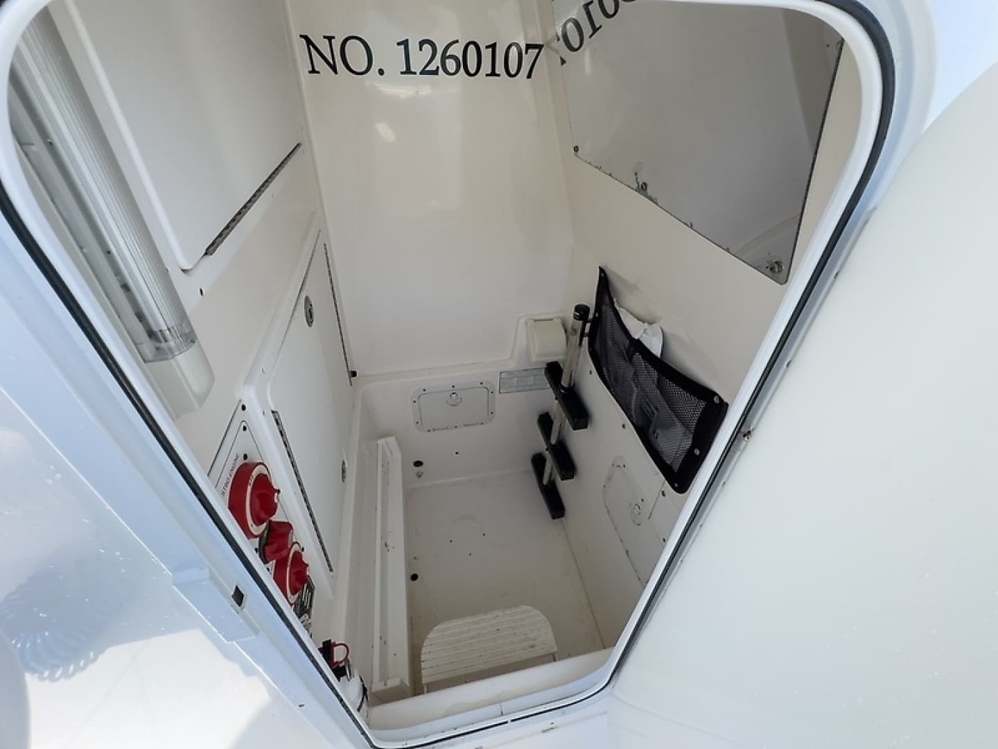 2006 Regulator 29 Forward Seating - Image 18