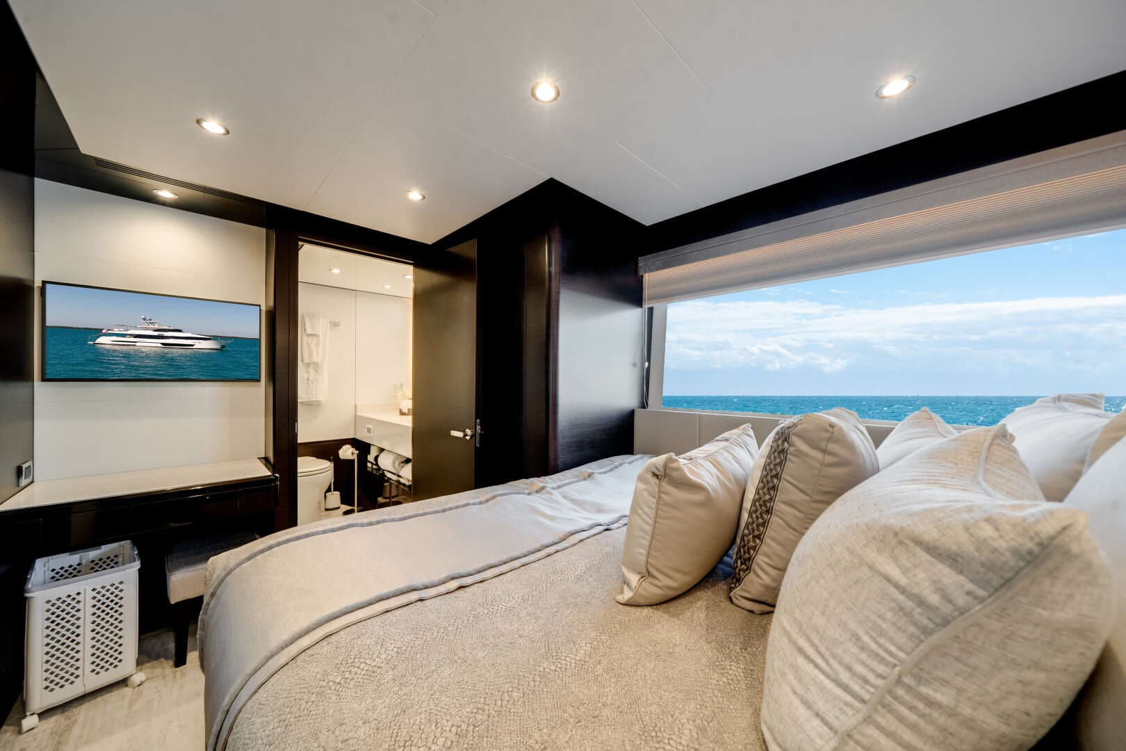2022 Ocean Alexander 37L - Image 63