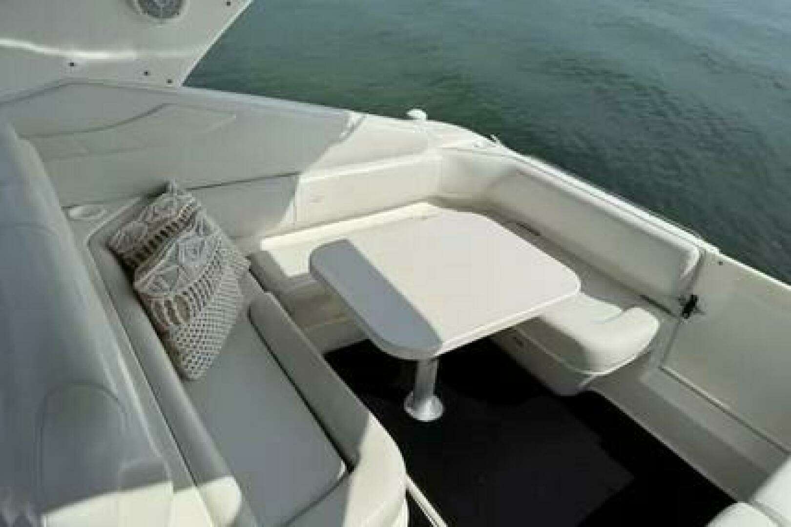 2004 Regal 3260 Commodore - Image 5