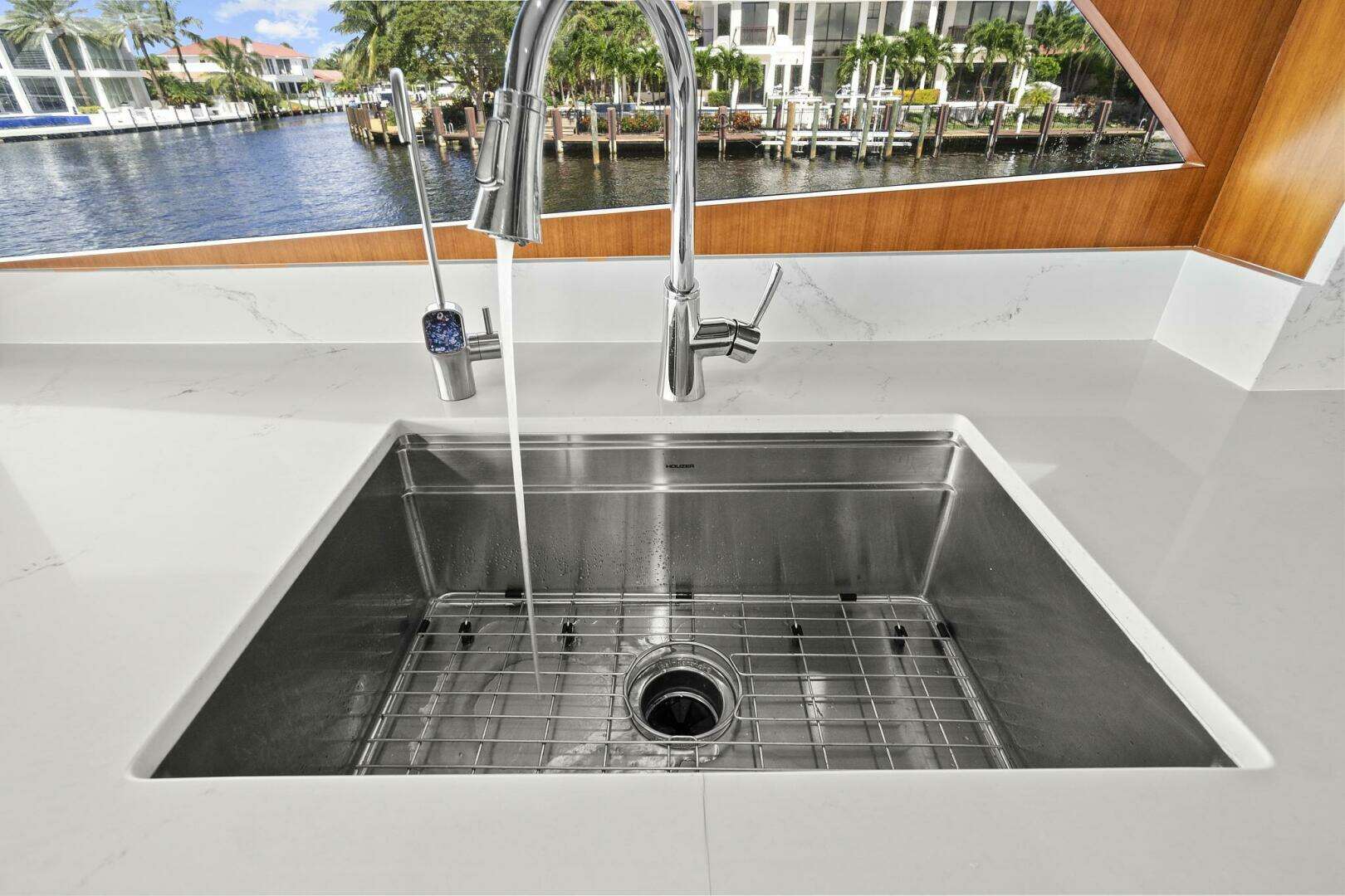 2016 Ocean Alexander 85 E - Image 80