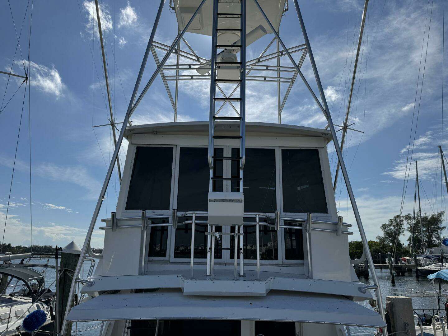 1995 Viking 58 Convertible - Image 8