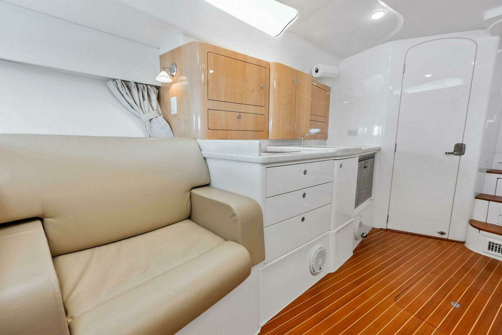 2018 Intrepid 430 Sport Yacht - Image 37