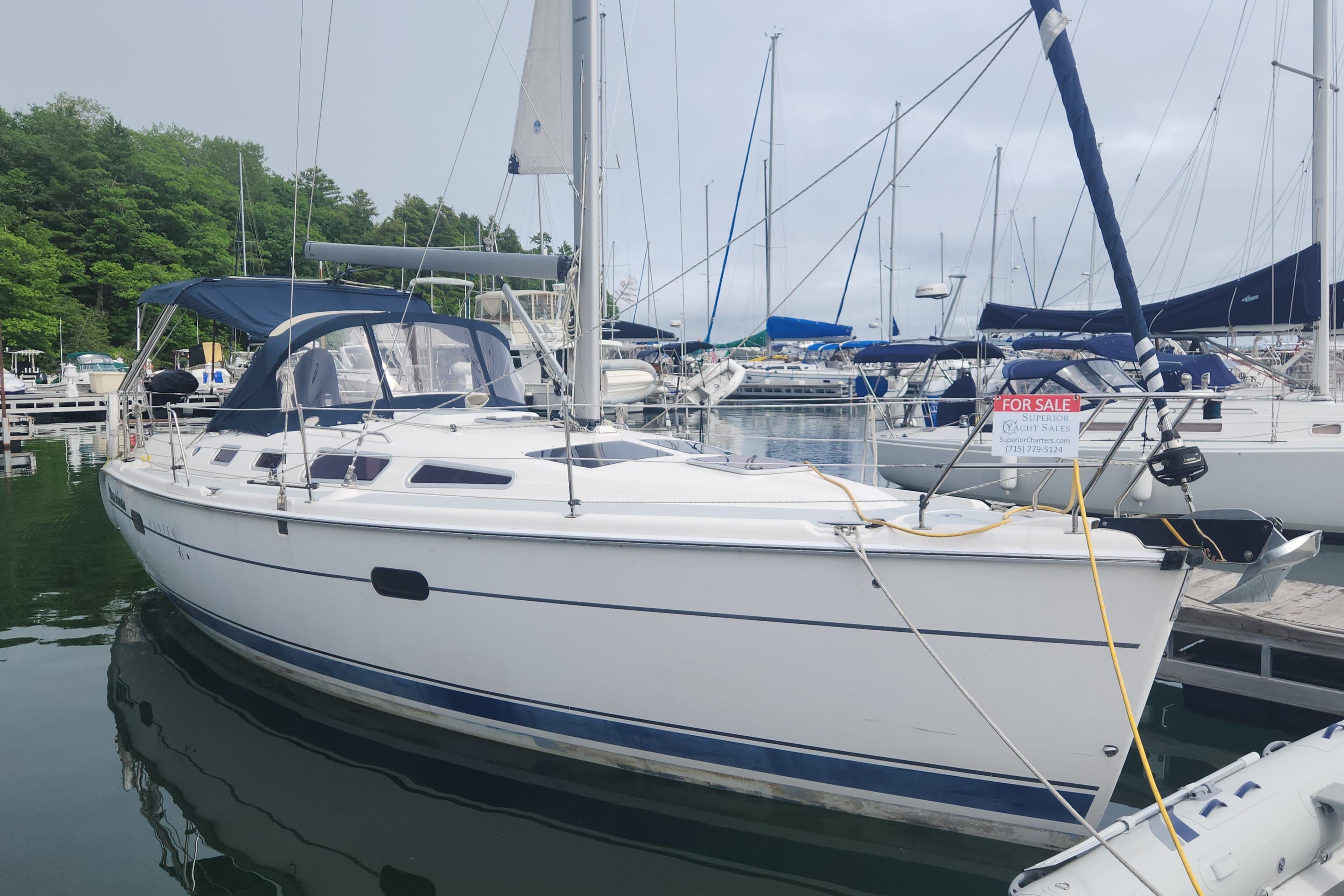 2004 Hunter 36