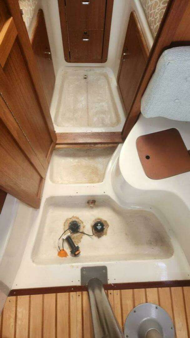 1995 Catalina 320 - Image 33