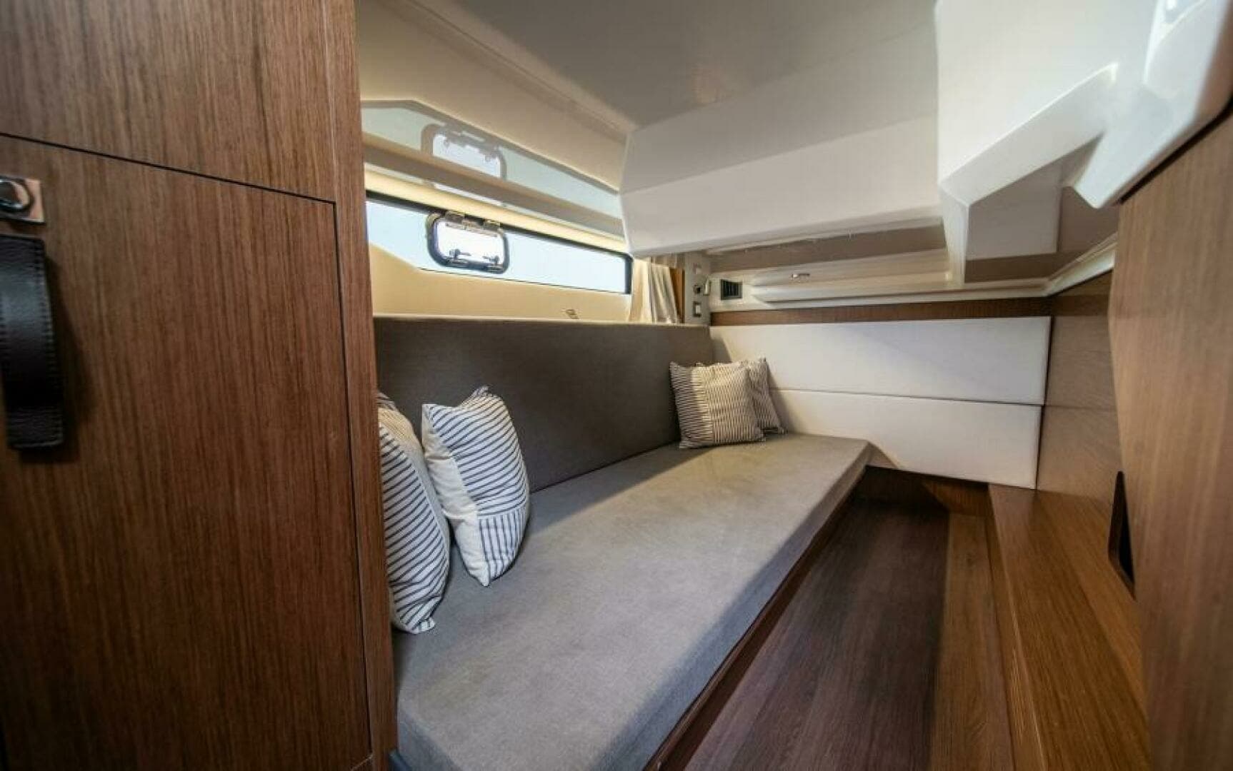 2026 Beneteau Antares 12 Coupe - Image 11