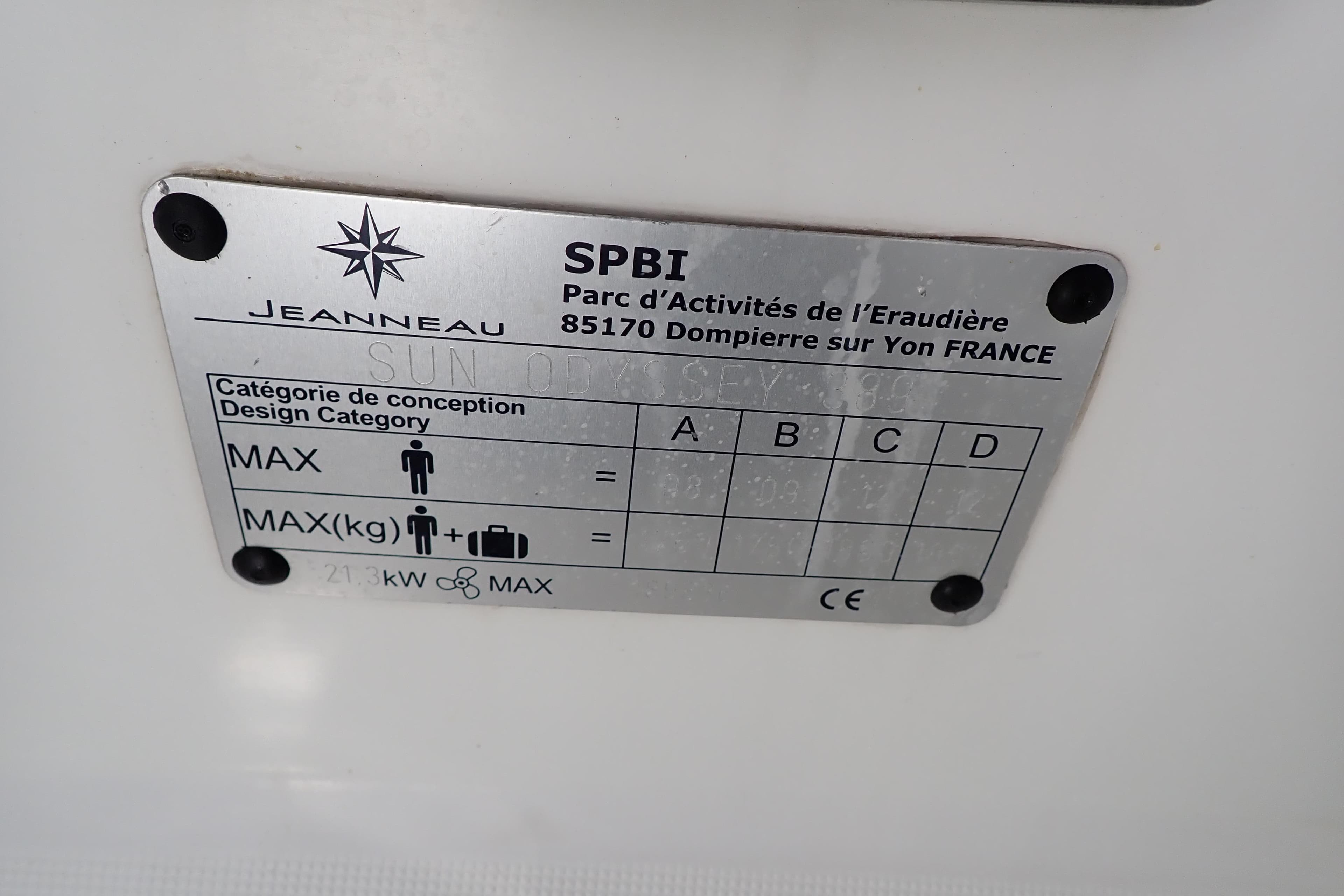 Plaque on 2018 Jeanneau Sun Odyssey 389, displaying design category and specifications.