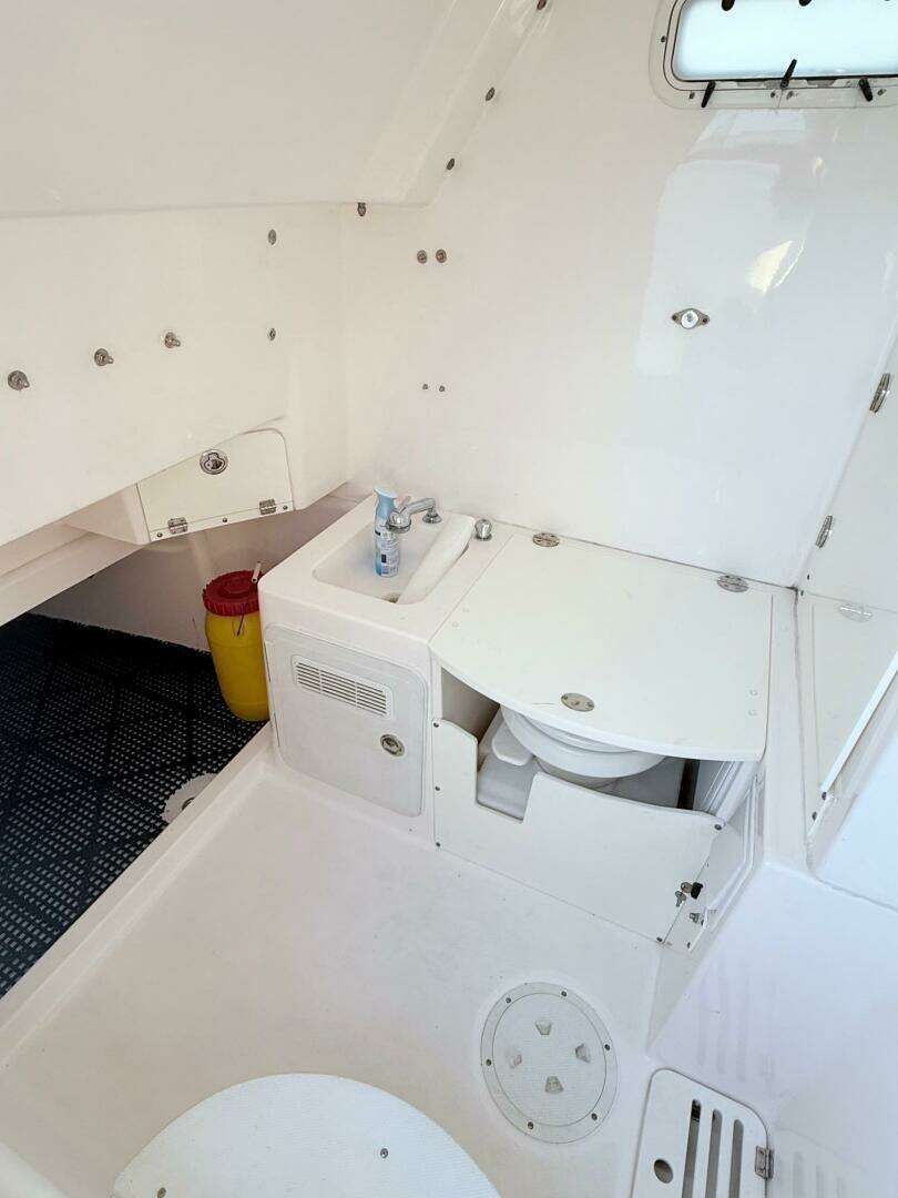 2014 Everglades 355 Center Console - Image 34