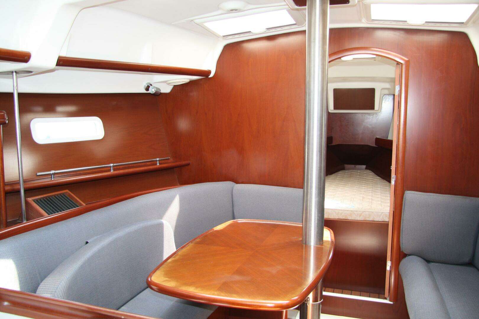 2006 Beneteau — - Image 36