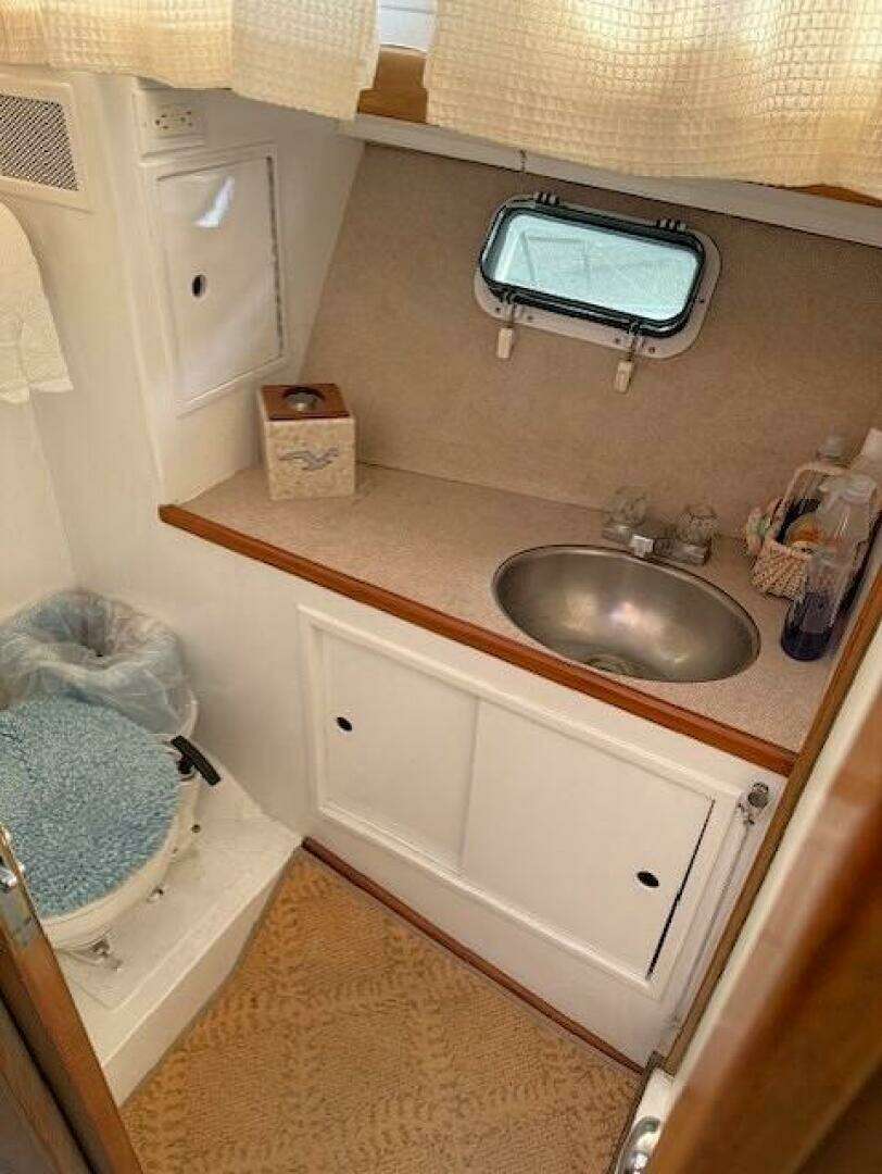 1967 Custom 42’ Flybridge Cruiser - Image 32
