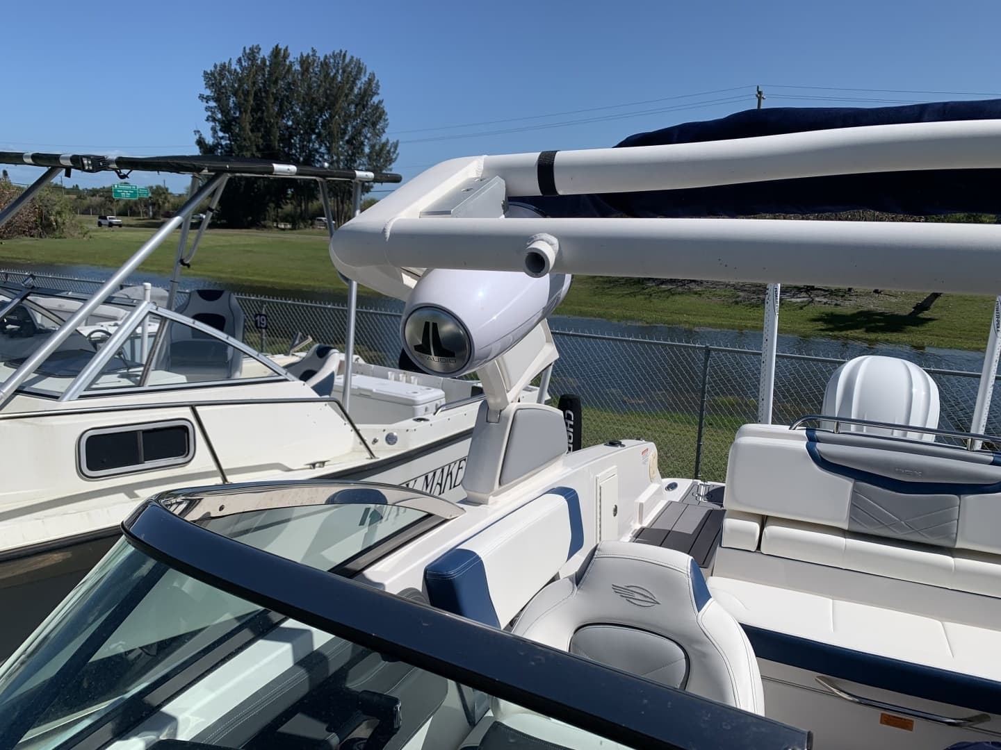 2023 Chaparral 270 OSX - Image 27