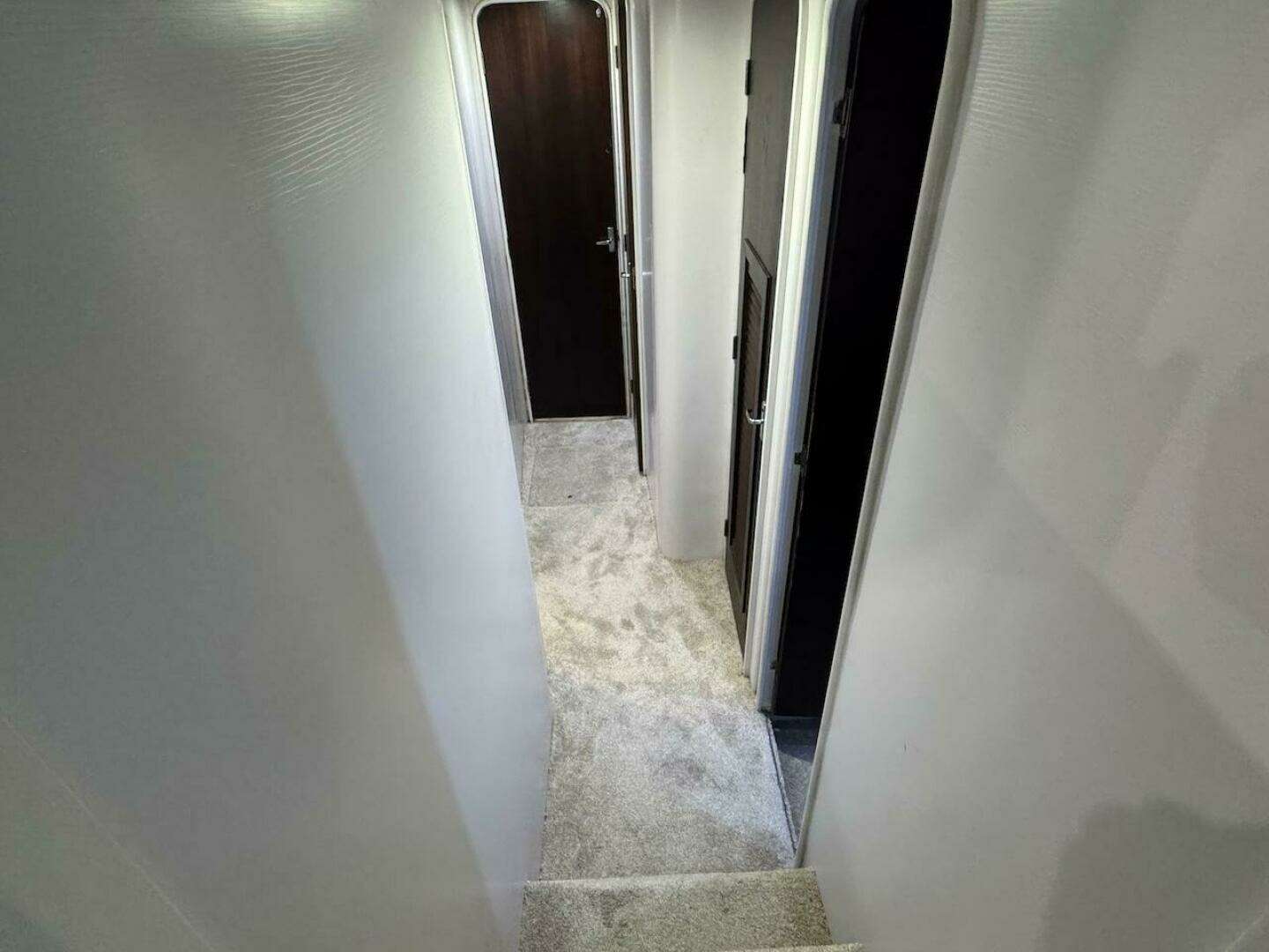2000 Ocean Yachts 48 Convertible - Image 27