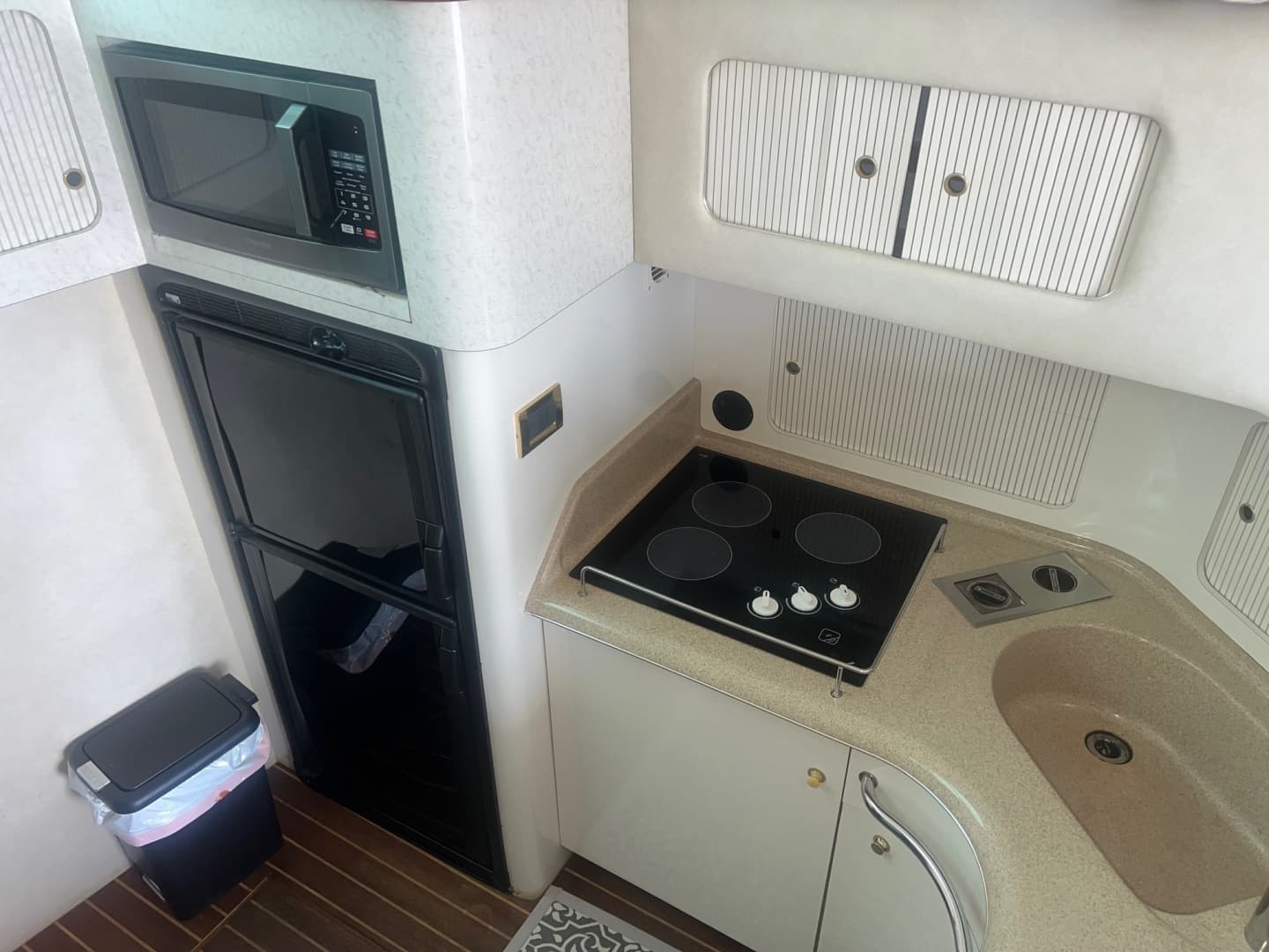 1997 Sea Ray 400 Sedan Bridge - Image 22